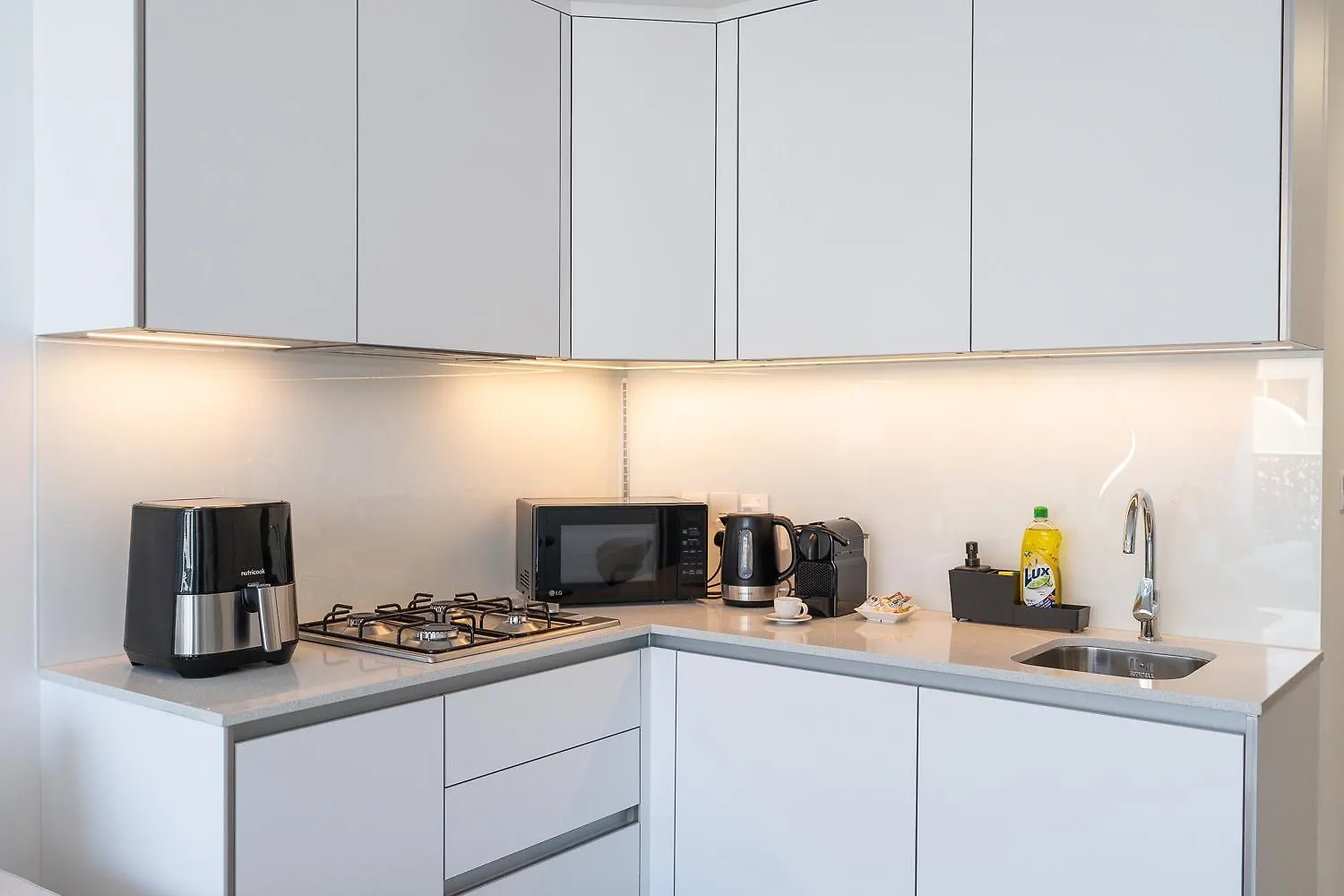 Brand New Vibrant Studio In Jvc Dubai 0*,